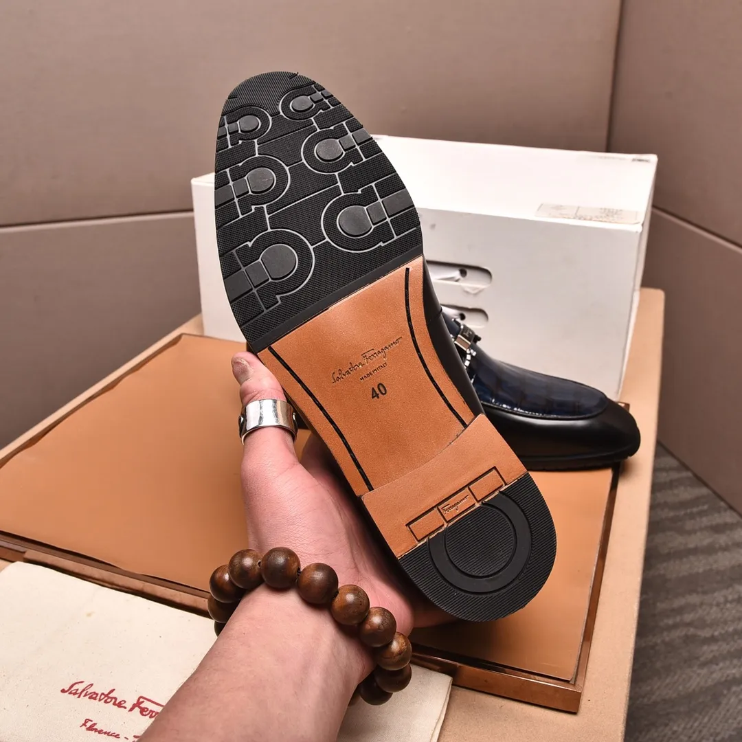 Men's shoes 💰540📛📛(water-dyed cowhide) Salvatore Ferragamo high-end (Salvatore Ferragamo) is the world's top luxury footwear brand. It comes from the fashion kingdom of Italy and is famous all over the world for its traditional handmade design and novel styles...🚶🏻🚶🏻New suit shoes are available simultaneously at the counter. This model is purely handmade. The fabric is imported from Italy's original first-layer cowhide. Soft water-dyed cowhide lining. Original authentic outsole🌀🌀Size: 38➖44
